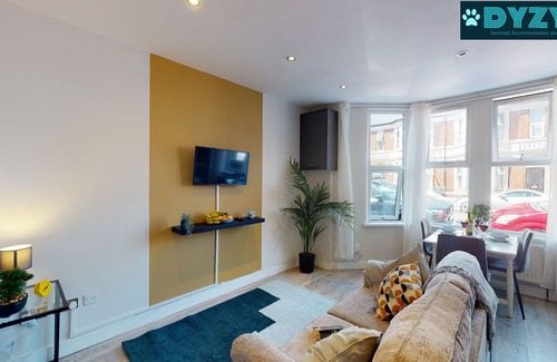 Penylan Apartment | The Hideaway - Garden - Pets Allowed