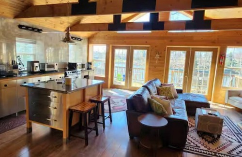Glen Burnie House | The Hideaway Spot- Waterfront w/Dock on Long Cove