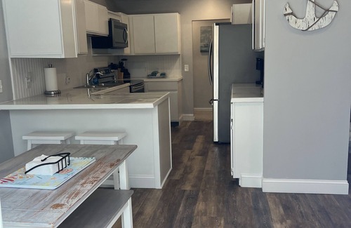 Kenyon Apartment | The Hideout - Woodsy Retreat 10 minutes from Charlestown Beach