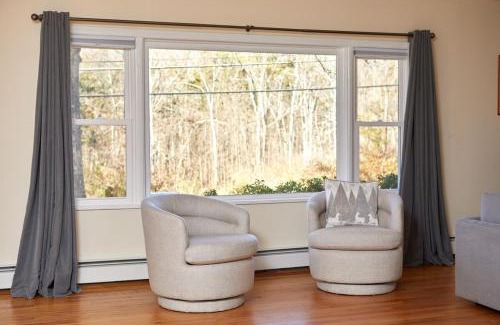 New Paltz House | The Higashi King bed mountain home in New Paltz