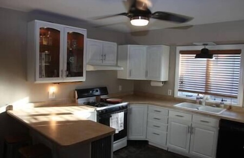 Escanaba Bed & Breakfast | The HighBanks- Full Breakfast included, Beautiful Lakeview!