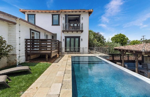 Olde Carlsbad House | The Highland House, a Carlsbad Coastal Villa - 2200 sq ft - 1 mile to the Ocean