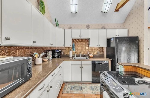 Canyon Lake House | The Hillcrest Hideaway secluded Cabin with amazing Hill Country views