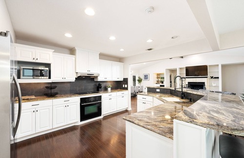 Helotes House | The Hilltop Grand Oasis