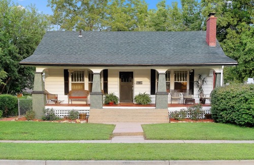 Olathe House | The Historic Chestnut House