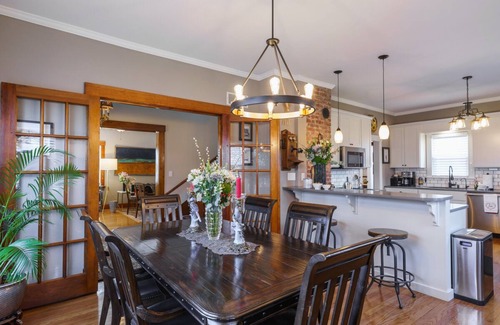 Russell House | The historic Mahoney House in Russell is ideal for families and large groups.