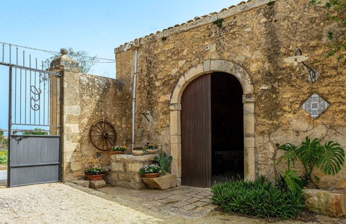 Vittoria House | The Holiday & Art Seahorse HousenTenuta Bastonaca - Casale "Moresco"nnn