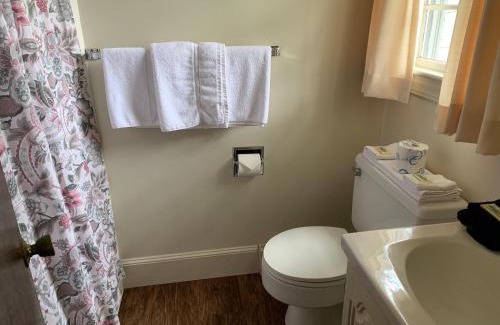 Scarborough Hotel | The Holiday House Inn & Motel
