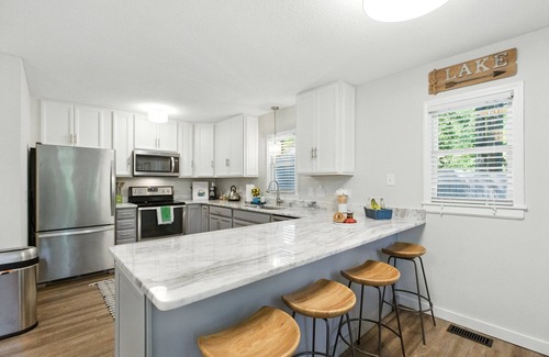 Townville House | The Holiday House w/Dock
