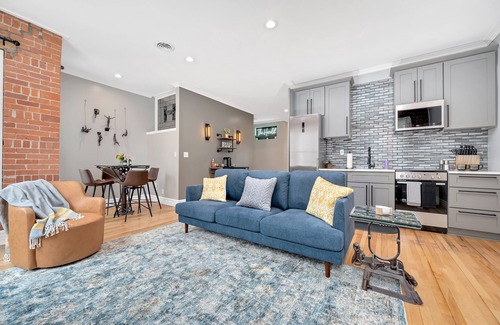 Holly Apartment | The Holly Herald Downtown Battle Alley