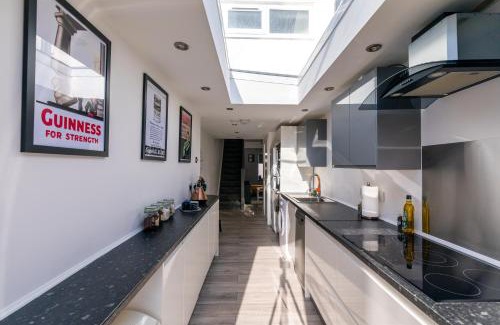 Roath House | The Hollywood - Beautiful 3 Bedroom House