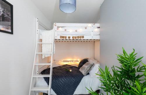 Roath House | The Hollywood - Beautiful 3 Bedroom House