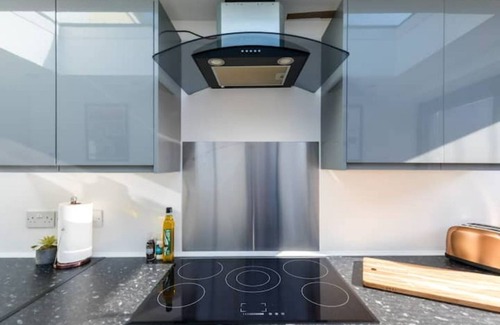 Roath House | The Hollywood - Large Beautiful 3 Bedroom House
