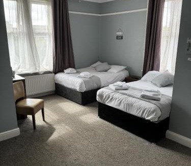 Newcastle-upon-Tyne Hotel | The Holystone Bar and Restaurant