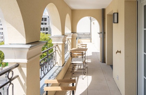 Puteaux Apartment | "The Home" 15 min from Paris, Free parking