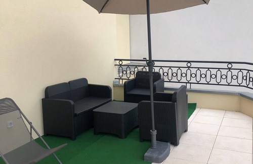 Puteaux Apartment | "The Home" 15 min from Paris, Free parking