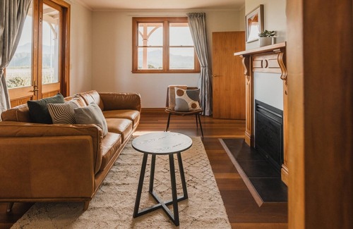 Renwick House | The Homestead - Blenheim Holiday Home