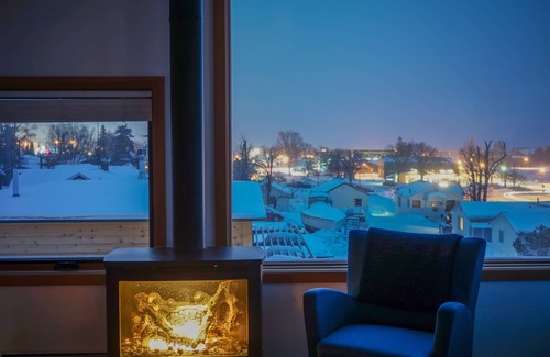Grand Marais House | The Horizon- Award Winning- Sauna Available for a fee