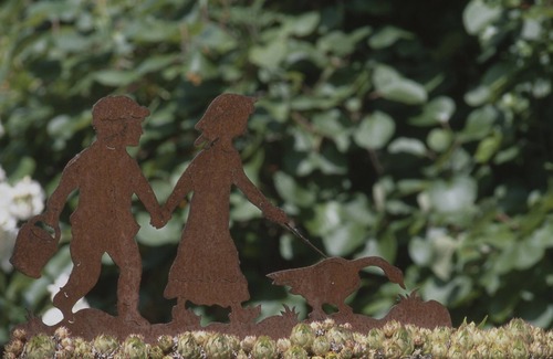 Mittelhausen Cottage | The hospitality of the nice witch in her half-timberings and her calm garden
