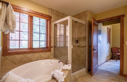 Tamarack Cottage | The Hot Toddy Cottage - Serene Cottage | Ski-In/Ski-Out, Private Hot Tub