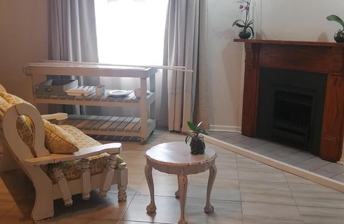 Komani House | The House Guesthouse-Fox's Lair, bachelor apartment near schools