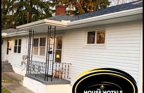 Cuyahoga Falls House | The House Hotels - Erie Street 1