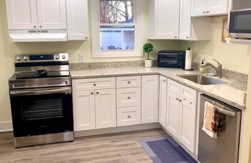 Cuyahoga Falls House | The House Hotels - Erie Street 1