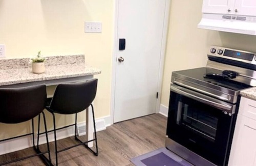 Cuyahoga Falls House | The House Hotels - Erie Street 1