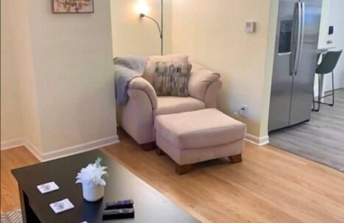Cuyahoga Falls House | The House Hotels - Whole House Erie Street
