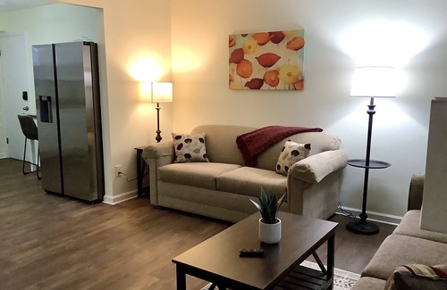 Cuyahoga Falls House | The House Hotels - Whole House Erie Street