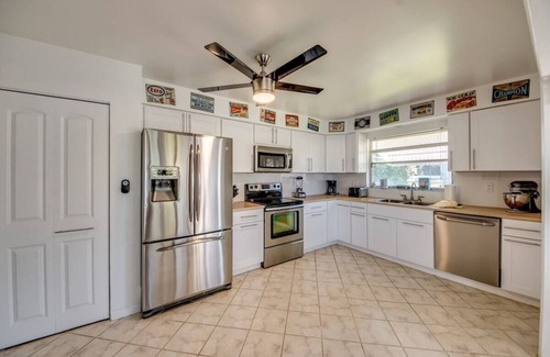 Yacht Club House | The house is in the preferred yacht club area, in the southeast of Cape Coral.