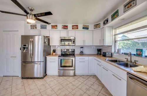 Yacht Club House | The house is in the preferred yacht club area, in the southeast of Cape Coral.