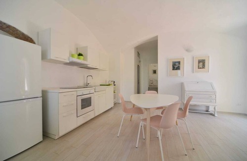 Santo Stefano al Mare Apartment | The house of the cat
