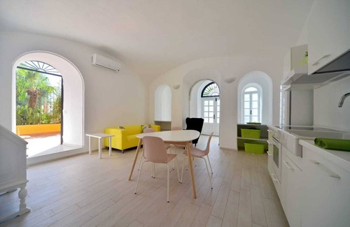 Santo Stefano al Mare Apartment | The house of the cat
