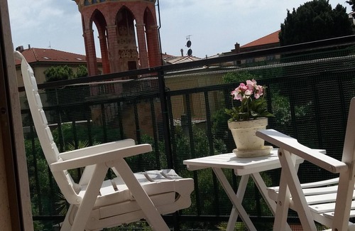Levanto Apartment | The house of Ambra, 100m. from beach, balconies-parking-wi-fi- A. C.- ascens