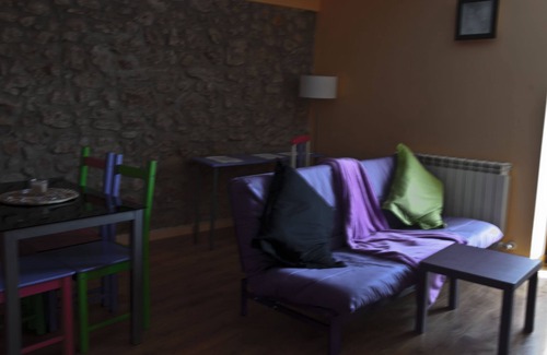 Acedo Apartment | THE HOUSE OF THE REBOUND. Study TXARA: 135 bed kitchen bathroom and living room.