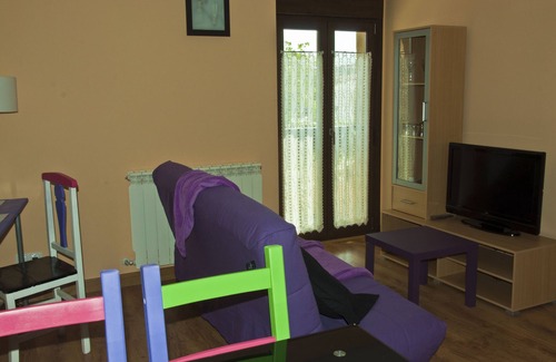 Acedo Apartment | THE HOUSE OF THE REBOUND. Study TXARA: 135 bed kitchen bathroom and living room.