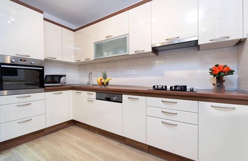 Makarska House | The house with 6 bedrooms, 5 bathrooms, 3 cakes, 3 single rooms and 3 living rooms, 2 terrace, pool, priv. park