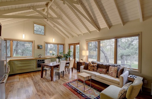 Long Branch Valley Cottage | The Hummingbird Casita- A peaceful and romantic architectural gem
