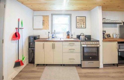 Fenelon Falls House | “The Hydrus” cozy 2 bedroom cottage