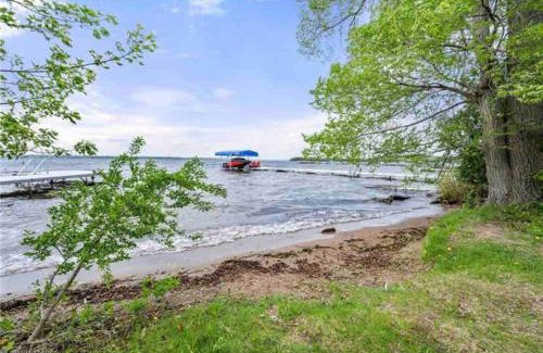 Fenelon Falls House | “The Hydrus” cozy 2 bedroom cottage
