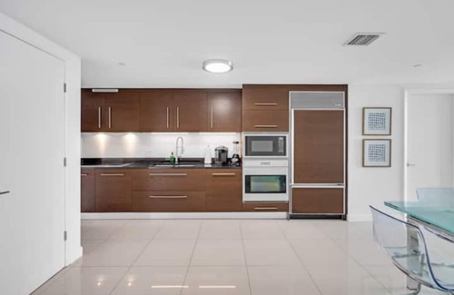 Downtown Miami Apartment | The Icon W Brickell 31st Flr | Pool & Bay Views