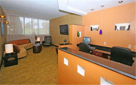 East Forest Hotel | The Independence Inn - Charlotte Matthews