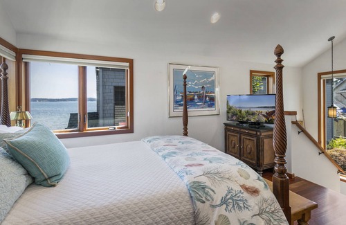 Indianola House | The Indianola Boathouse