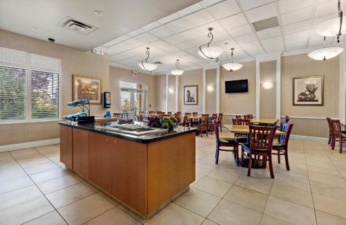 Charles Town Hotel | The Inn at Charles Town/Hollywood Casino