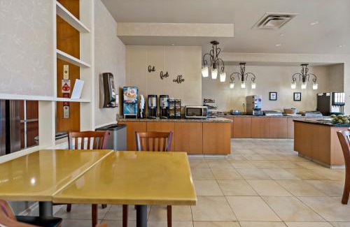 Charles Town Hotel | The Inn at Charles Town/Hollywood Casino