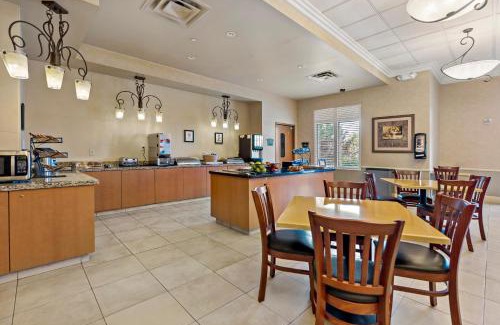 Charles Town Hotel | The Inn at Charles Town/Hollywood Casino
