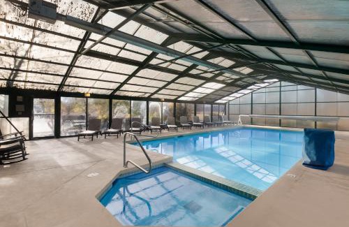Gunnison Hotel | The Inn at Tomichi Village