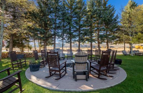 Gunnison Hotel | The Inn at Tomichi Village