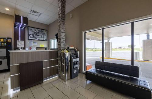 Chalco Hotel | The Inn&suites SW Omaha